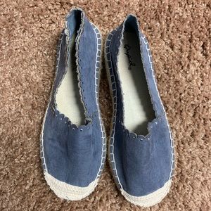 Qupid slip on shoes!!